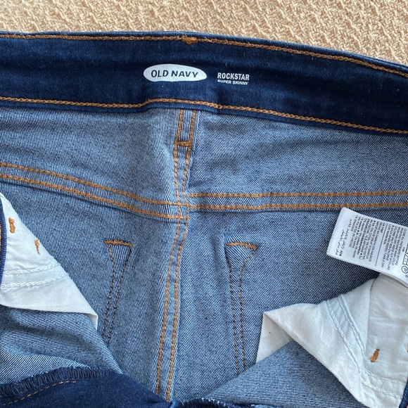 Old Navy Rockstar Super Skinny  10 tall NWOT - Picture 2 of 7